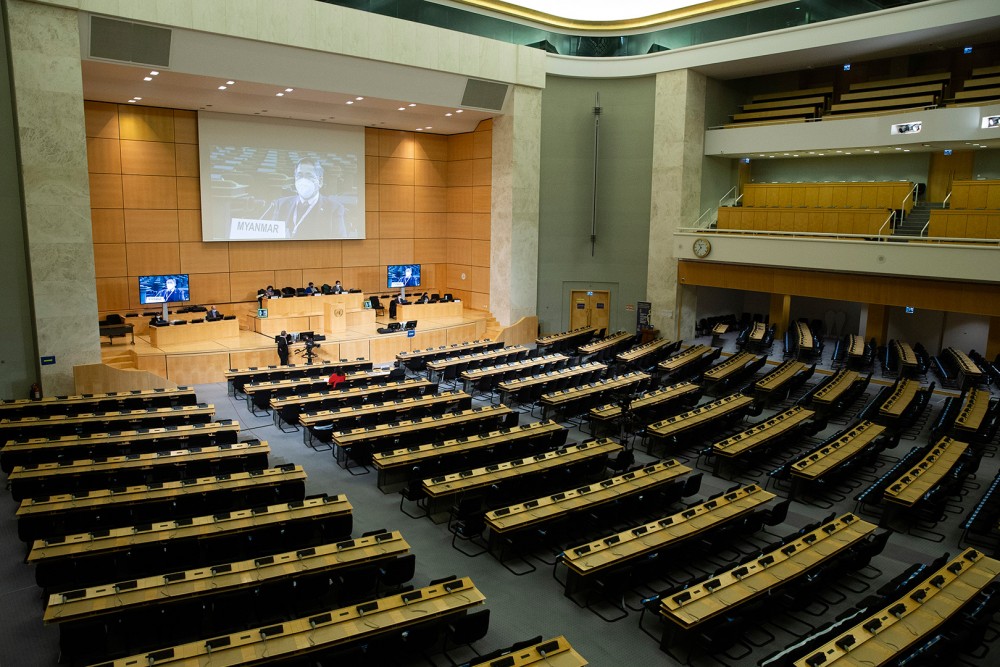 Đại sứ, Trưởng Phái đoàn thường trực của Myanmar bên cạnh LHQ tại Geneva ông Myint Thu phát biểu tạiPhiên họp đặc biệt của Hội đồng Nhân quyền Liên hợp quốc về tình hình nhân quyền tại Myanmar ngày 14/2. (Nguồn: AP) Đại sứ, Trưởng Phái đoàn thường trực của Myanmar bên cạnh LHQ tại Geneva ông Myint Thu phát biểu tạiPhiên họp đặc biệt của Hội đồng Nhân quyền Liên hợp quốc về tình hình nhân quyền tại Myanmar ngày 14/2. (Nguồn: AP)