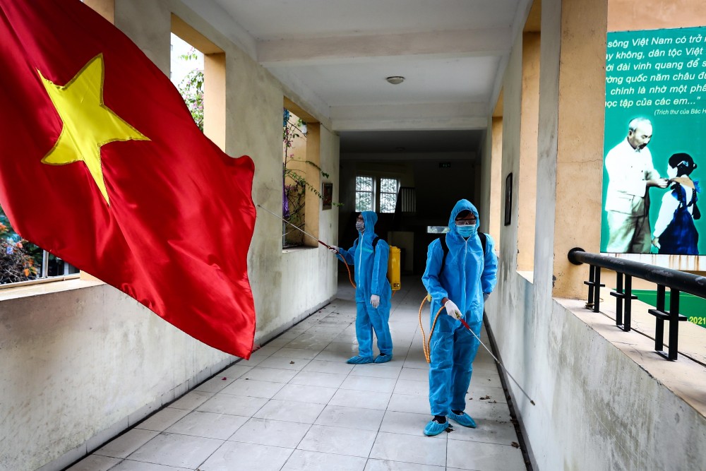 THCS Nguyễn Tri Phương, cũng như các trường học khác trong quận Ba Đình hay trên địa bàn toàn thành phố Hà Nội, đã sẵn sàng đón học sinh quay trở lại trường học tập trong điều kiện bình thường mới, vừa đảm bảo hiệu quả dạy và học, vừa đảm bảo sự an toàn cho cả thầy và trò. Ảnh: Thành Đạt – TTXVN