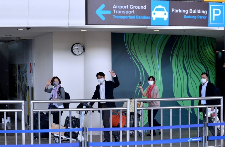 Hành khách Nhật Bản trong chuyến bay đầu tiên tới Bali, Indonesia sau 2 năm đóng cửa do đại dịch Covid-19. (Nguồn: Reuters)