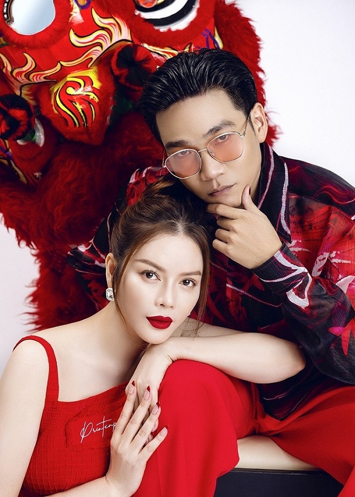 Cựu Đại sứ Du lịch diễn thoải mái, tự nhiên trong lần đầu kết đôi làm mẫu ảnh với Wowy.