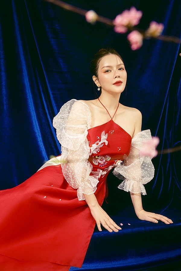 Lý Nhã Kỳ được nhiều khán giả gọi là 'mợ chảnh' từ khi đầu tư sản xuất talkshow 'Trà chiều với mợ chảnh' phát trên kênh YouTube cuối năm 2021. Người đẹp cho biết năm 2022 cô sẽ có nhiều dự án nghệ thuật mới.