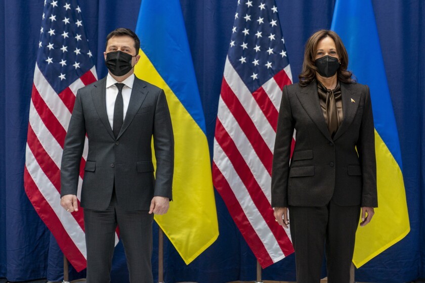 Tại cuộc gặp Tổng thống Ukraine Volodymyr Zelensky bên lề Hội nghị An ninh Munich ở Đức ngày 19/2, Phó Tổng thống Mỹ Kamala Haris tái khẳng định sự ủng hộ của Washington đối với Ukraine. (Nguồn: AP)