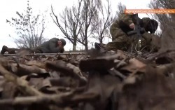 Bộ trưởng Ukraine cùng đoàn nhà báo bị dội đạn cối ở Donbass