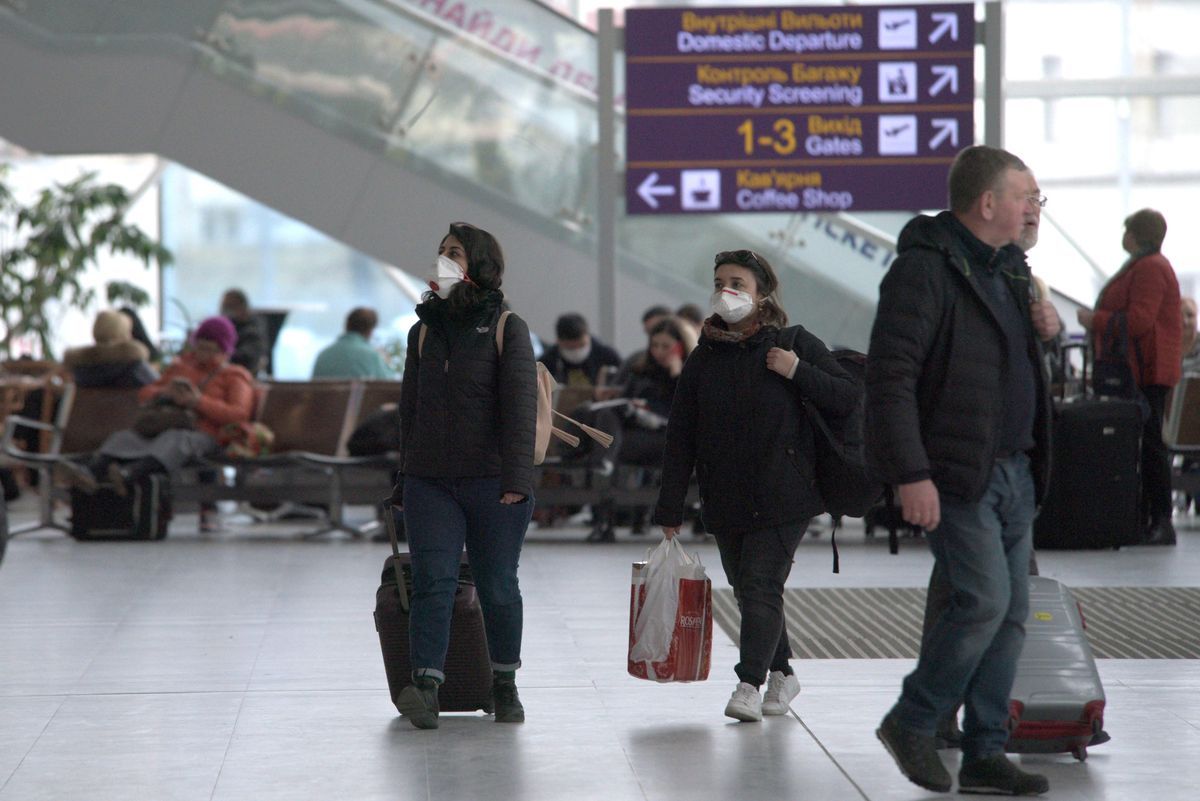 ukraine mot nha ngoai giao nhiem covid 19 su quan chuyen sang hoat dong tu xa