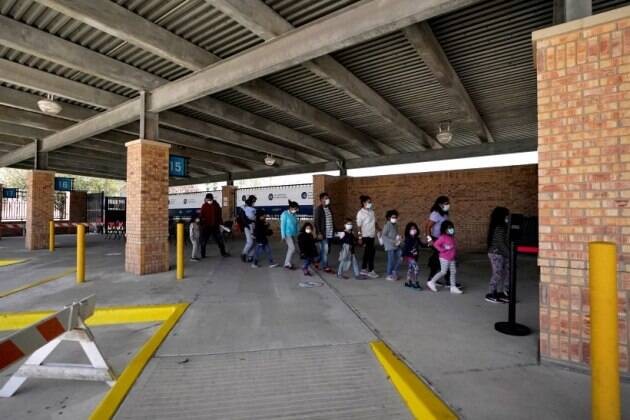 Mỹ đang phải đối mặt với một trong những làn sóng người di cư gia tăng lớn nhất ở biên giới Tây Nam trong 7 năm qua. Nghèo đói, bạo lực và tham nhũng ở Mexico, Guatemala, Honduras và El Salvador đã dẫn đến làn sóng di cư này. (Nguồn: AP)