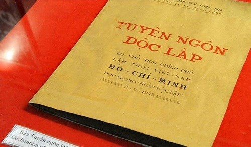 Trong bản Tuyên ngôn độc lập, Chủ tịch Hồ Chí Minh đã nhắc tới một trong những quyền cơ bản của con người là quyền mưu cầu hạnh phúc.