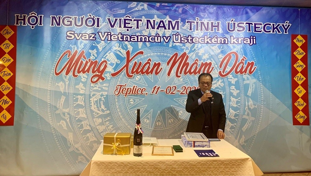 Đại sứ Thái Xuân Dũng phát biểu tại Dạ tiệc đầu xuân do Chi hội người Việt Nam tại tỉnh Ústecký tổ chức.