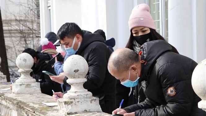 chuan bi to chuc hai chuyen bay tiep theo sang ba lan va romania de don nguoi so tan tu ukraine ve nuoc