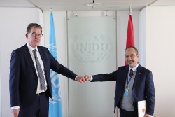 Đại sứ Nguyễn Trung Kiên gặp Tổng giám đốc UNIDO Gerd Muller