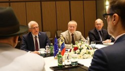 Venezuela 'chìa cành ô liu' với EU