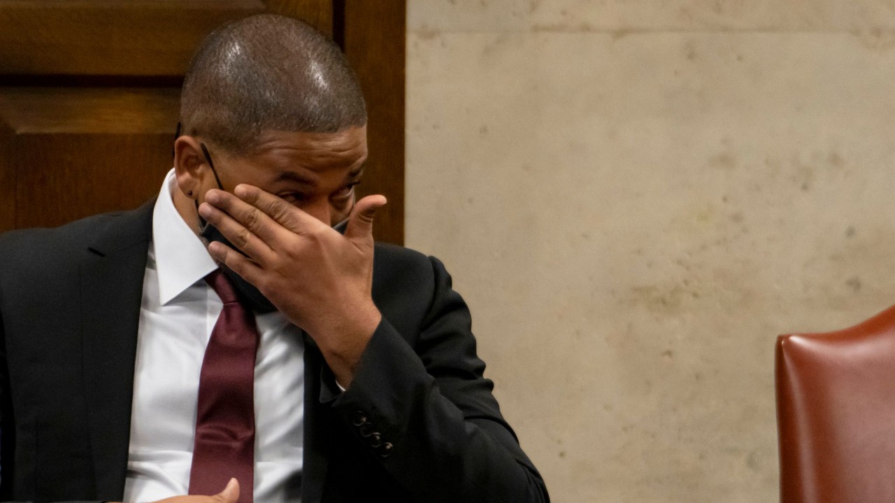 Nam diễn viên bật khóc khi bị phạt 30 tháng tù vì tự dàn cảnh bị tấn công