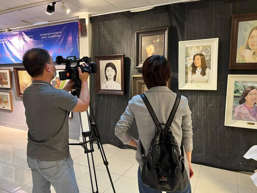 Khai mạc Triển lãm mỹ thuật Phụ nữ, đất nước và tình yêu Khai mạc Triển lãm mỹ thuật Phụ nữ, đất nước và tình yêu