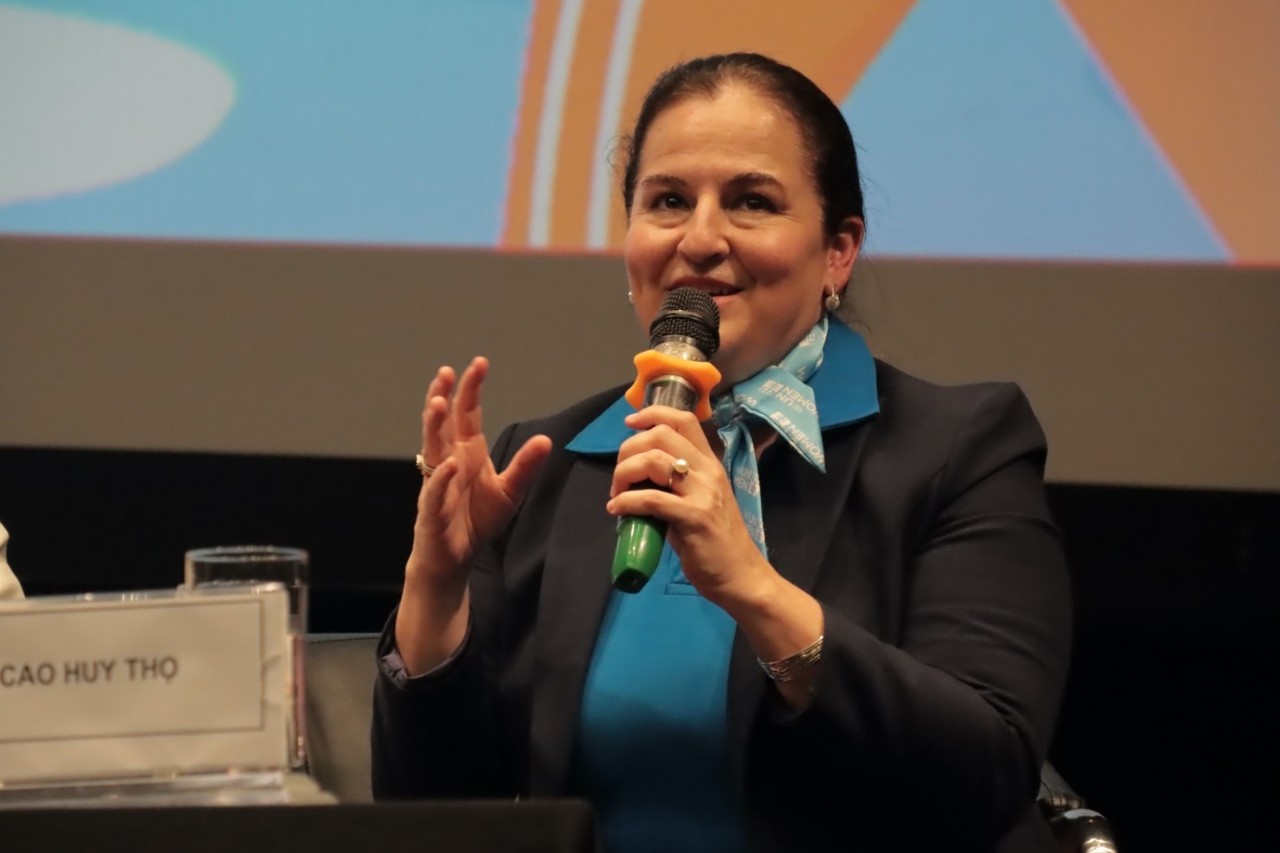 Bà Elisa Fernandez Saenz - Trưởng đại diện Cơ quan Liên hợp quốc về bình đẳng giới và trao quyền cho phụ nữ (UN Women) chia sẻ về vị trí của phụ nữ trong thể thao.