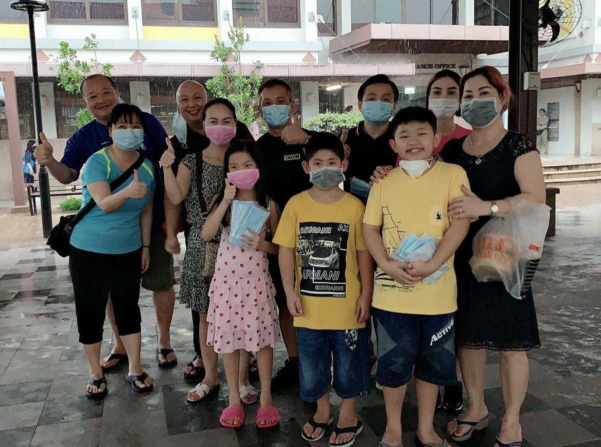 lan toa phong trao tang khau trang tai nga va singapore