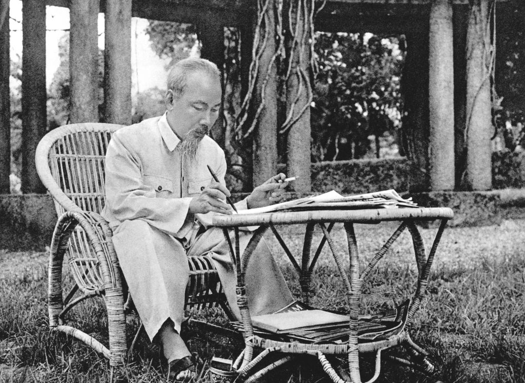 Tư tưởng ngoại giao Hồ Chí Minh - kết hợp 'đánh và đàm' trong cuộc kháng chiến chống Mỹ, cứu nước tu tuong ngoai giao ho chi minh ket hop danh va dam trong cuoc khang chien chong my cuu nuoc