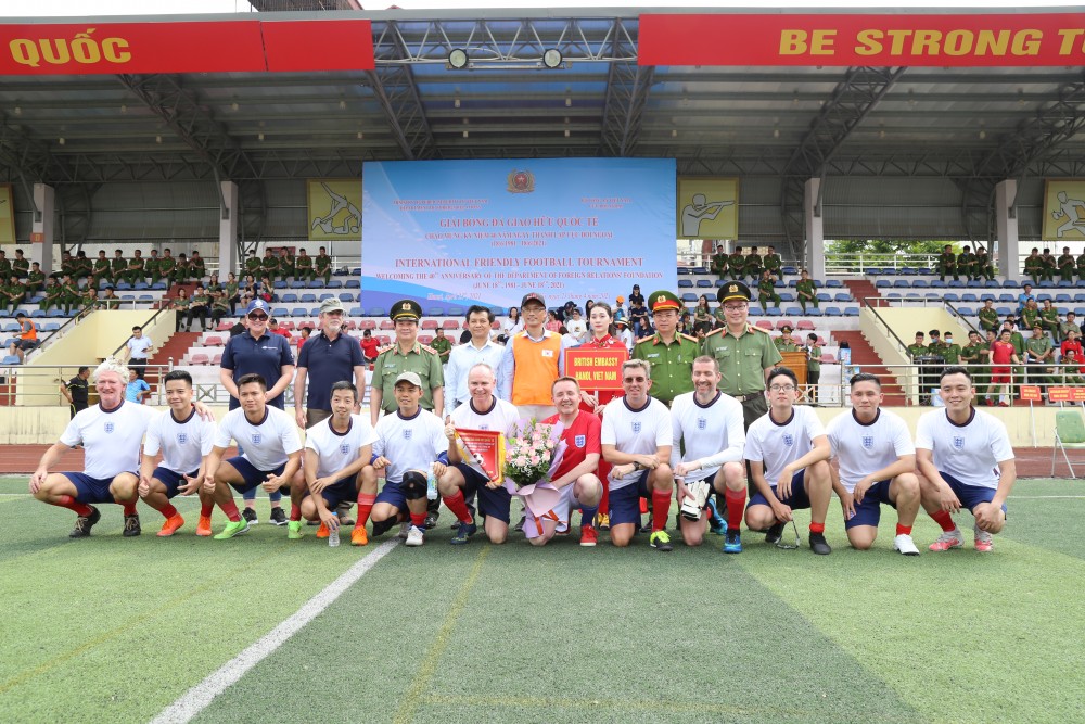 Sôi nổi giải bóng đá giao hữu quốc tế do Cục Đối ngoại tổ chức ngày 23/4. 