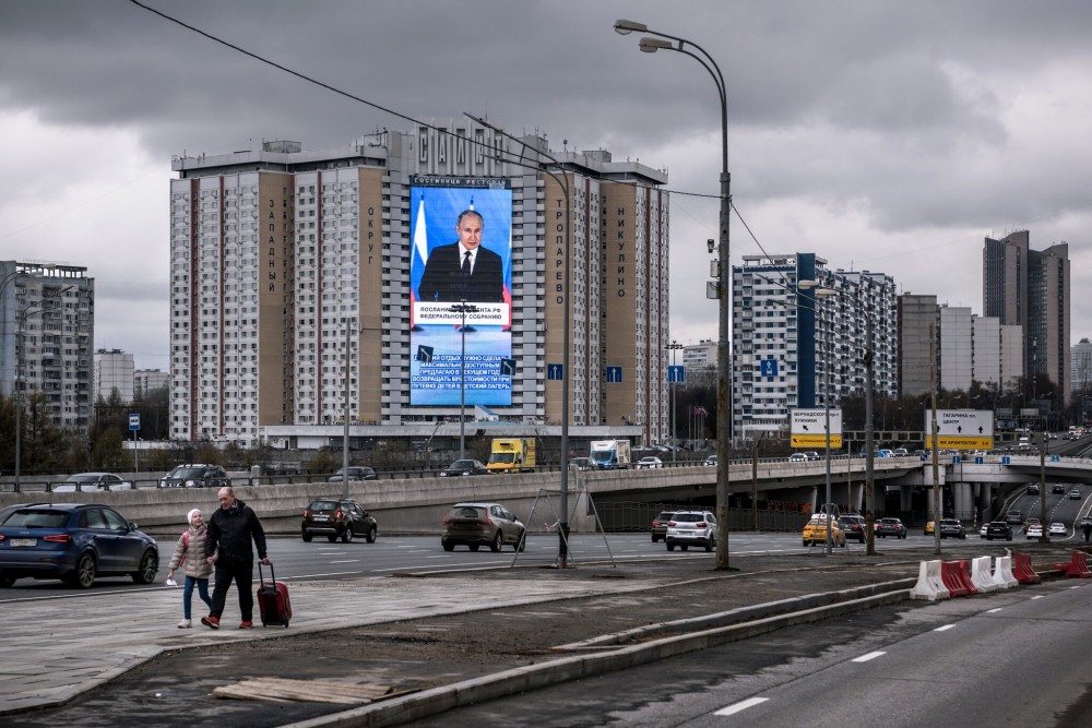 Thủ tướng Nga Putin đọc thông điệp liên bang. (Nguồn: Reuters)