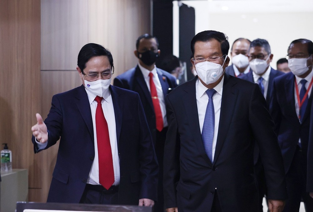 Nhân dịp tham dự Hội nghị các nhà lãnh đạo ASEAN tại Jakarta, Indonesia, Thủ tướng Chính phủ Phạm Minh Chính đã có cuộc gặp song phương với Thủ tướng Campuchia Samdech Techo Hun Sen.