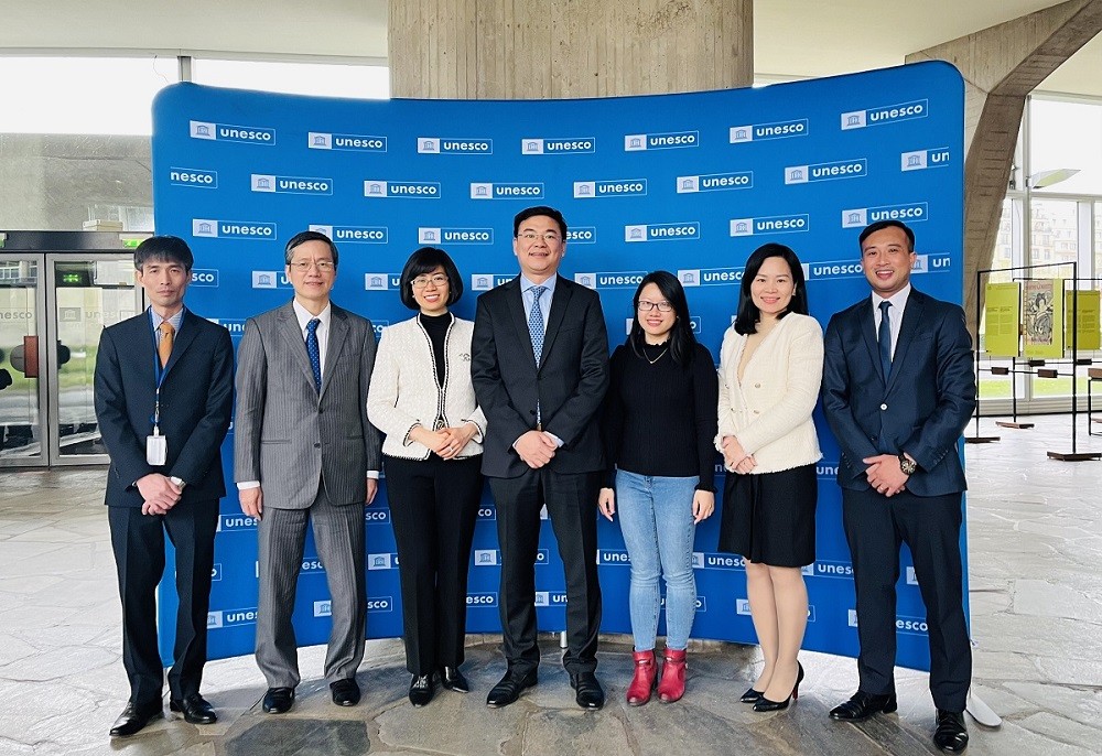 Đoàn Việt Nam tham dự kỳ họp Hội đồng Chấp hành UNESCO lần thứ 214 Đoàn Việt Nam tham dự kỳ họp Hội đồng Chấp hành UNESCO lần thứ 214