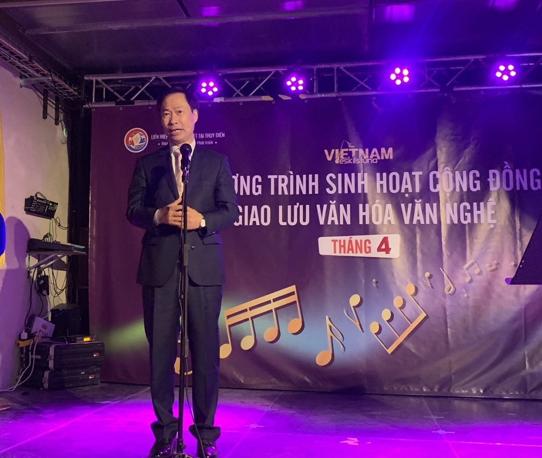 Đại sứ Phan Đăng Dương phát biểu tại chương trình gặp gỡ giao lưu văn hóa Việt Nam.