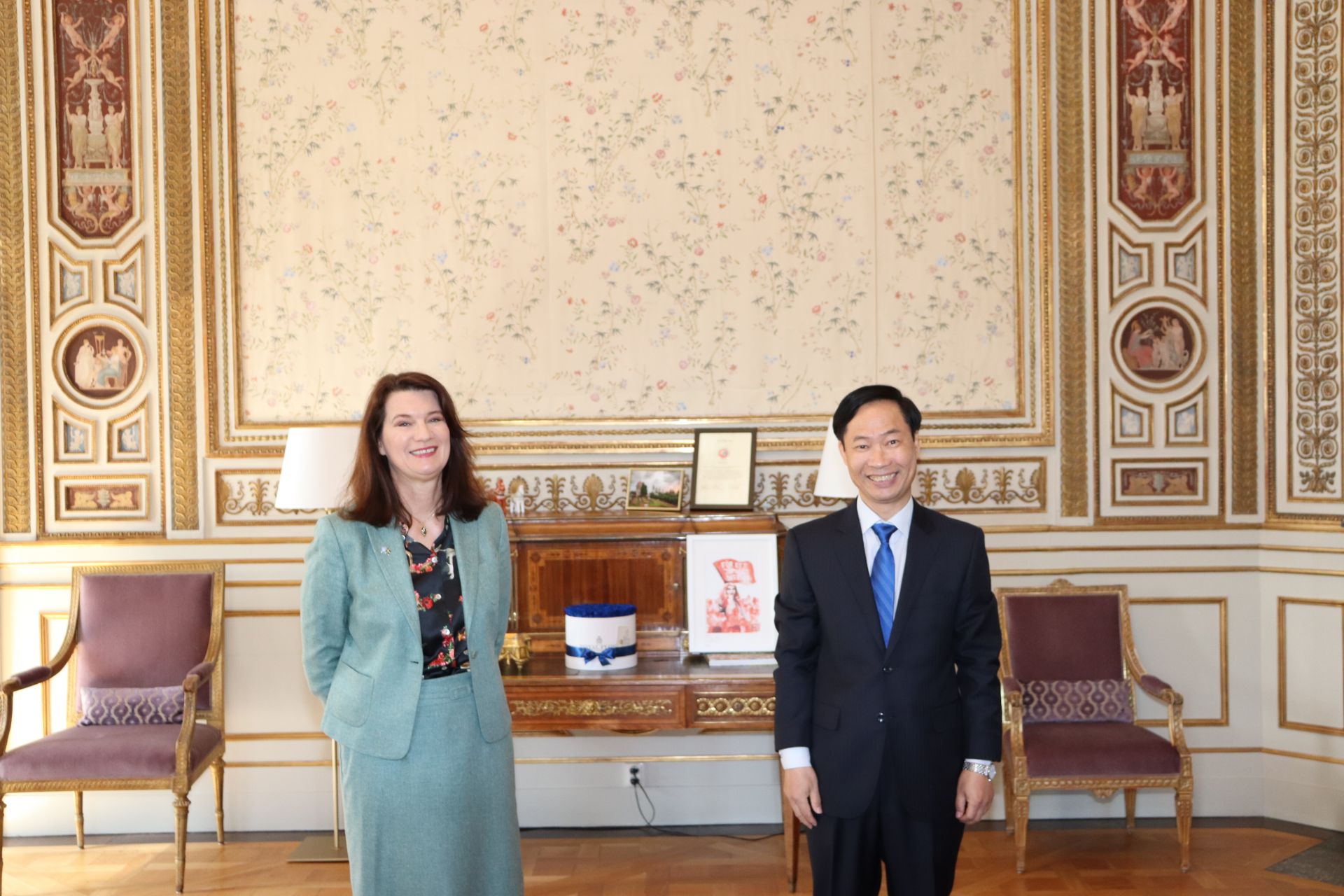 Đại sứ Phan Đăng Đương chào xã giao Bộ trưởng Ngoại giao Thụy Điển dai su phan dang duong chao xa giao bo truong ngoai giao thuy dien