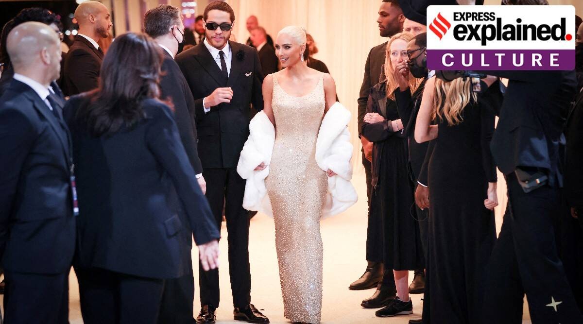 Kim Kardashian cùng người tình mới, Pete Davidson tại Met Gala chủ đề “Căn nguyên thời trang nước Mỹ”, Bảo tàng Nghệ thuật Metropolitan, New York. (Nguồn: Reuters)