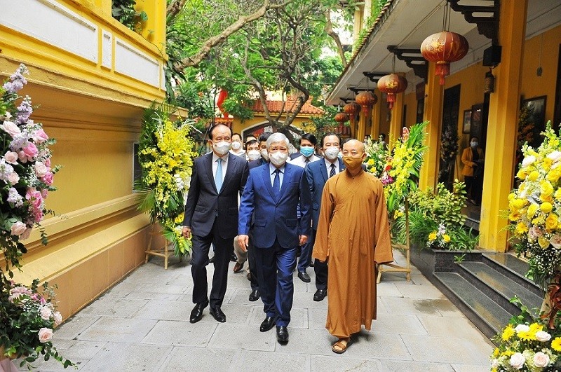 Chủ tịch Ủy ban Trung ương Mặt trận Tổ quốc Việt Nam Đỗ Văn Chiến đến thăm, chúc mừng 40 năm Ngày thành lập Giáo hội Phật giáo Việt Nam, tháng 11/2021. (Nguồn:  TTXVN)