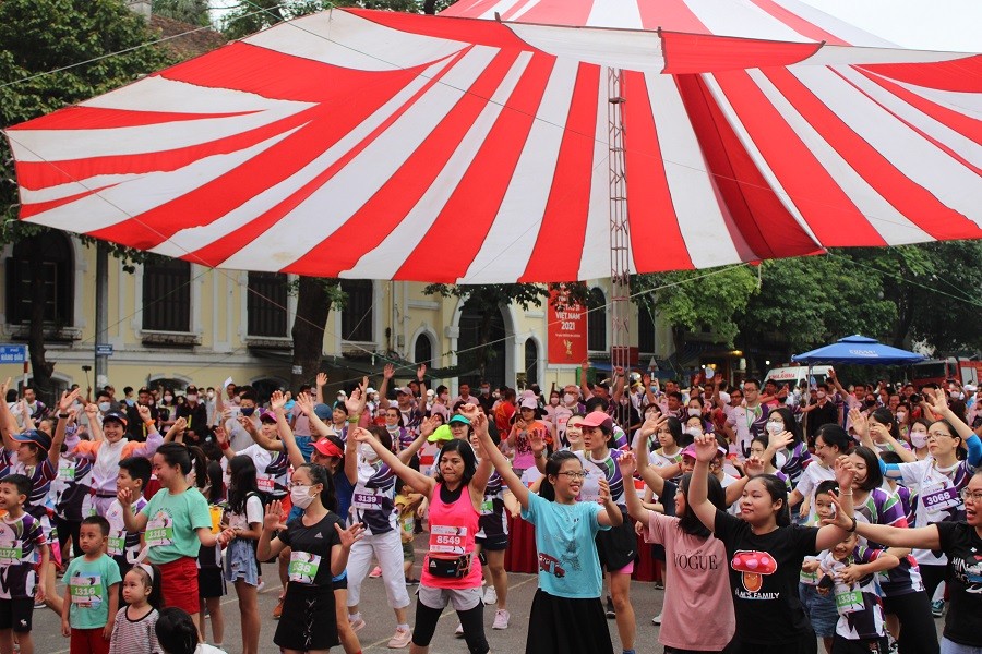 Tiết mục khởi động trước khi chạy. Tiết mục khởi động trước khi chạy.