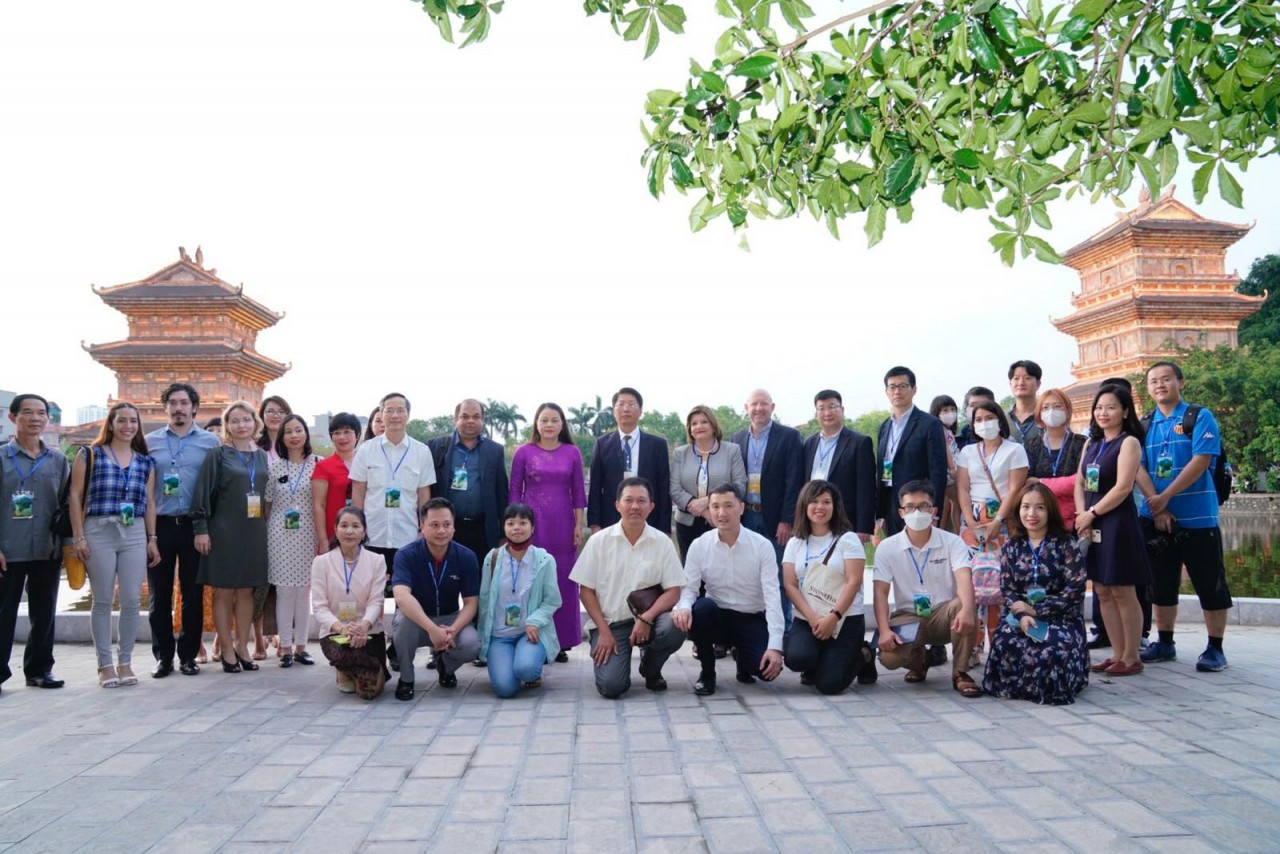 Sắc vàng Tam Cốc – Tràng An 2022 –  Ngoại giao chung sức với địa phương mở cửa du lịch trở lại