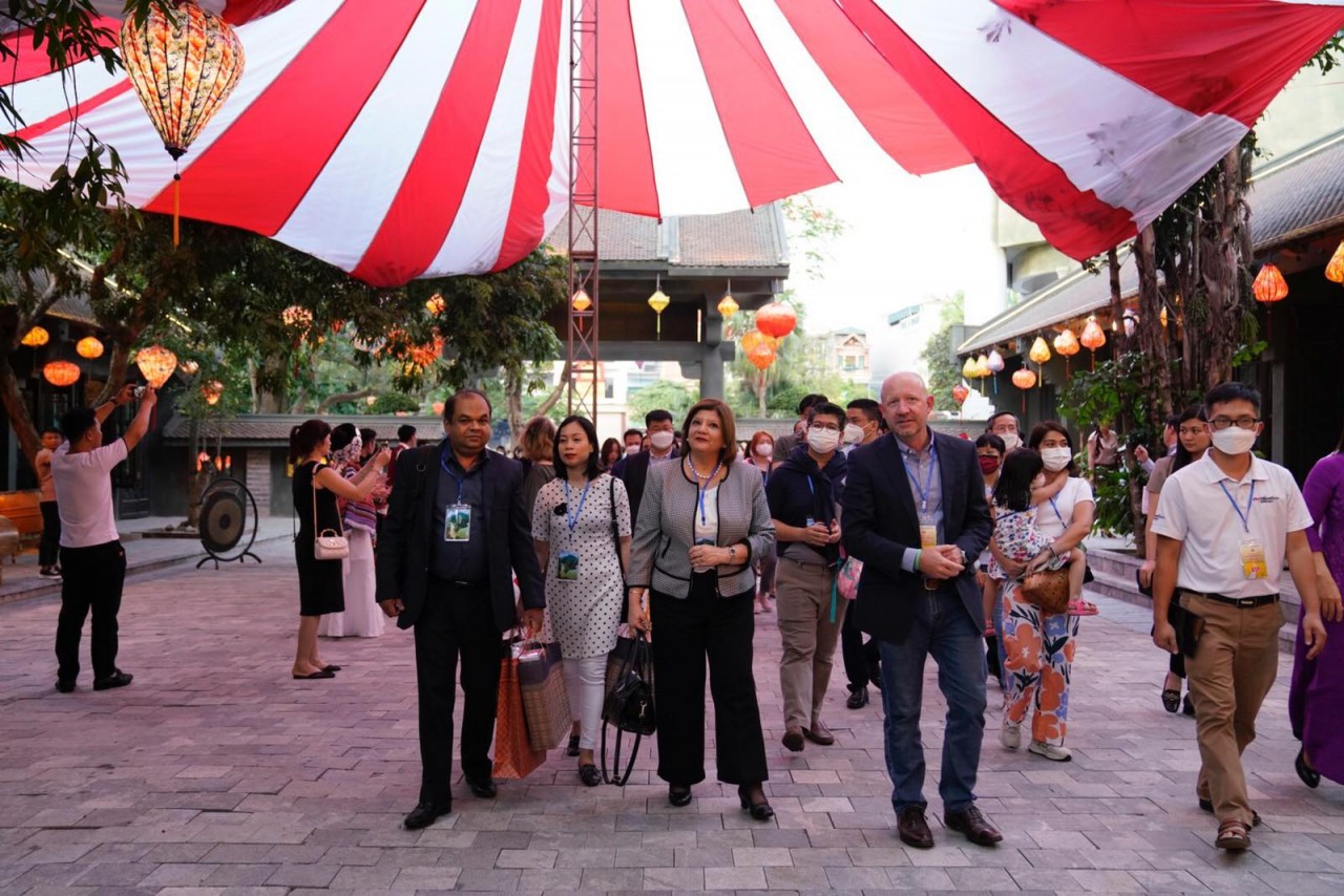 Sắc vàng Tam Cốc – Tràng An 2022 – Ngoại giao chung sức với địa phương mở cửa du lịch trở lại Sắc vàng Tam Cốc – Tràng An 2022 – Ngoại giao chung sức với địa phương mở cửa du lịch trở lại