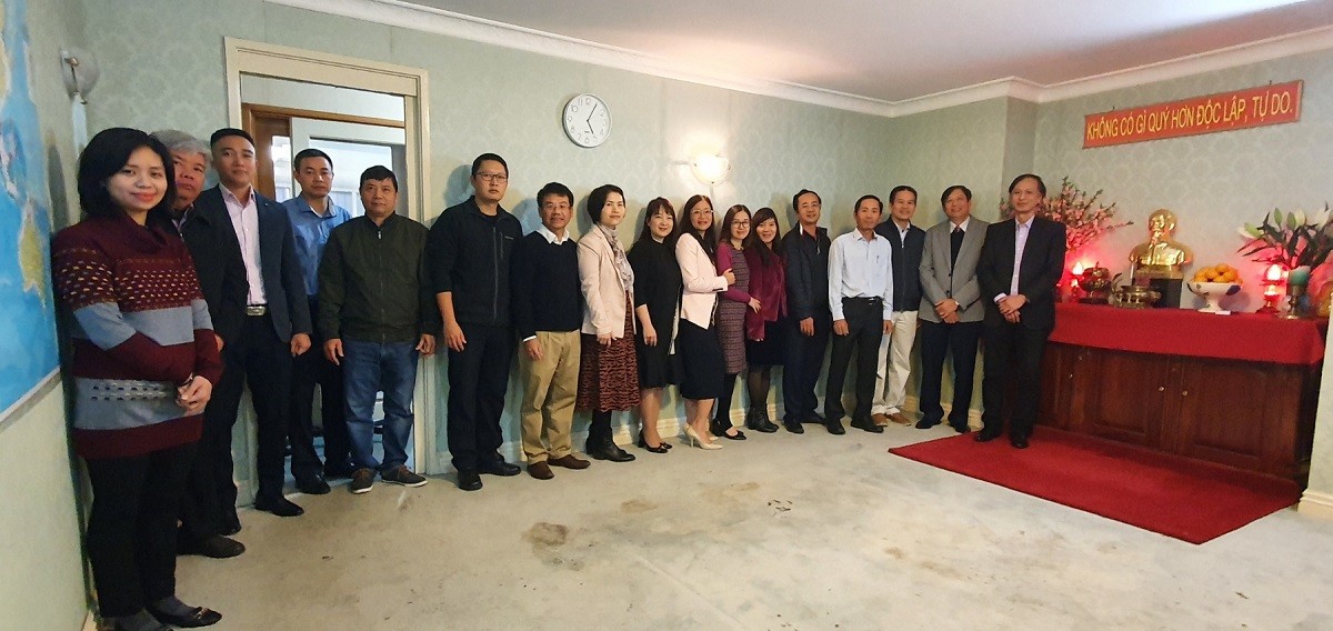 Sinh hoạt chuyên đề kỷ niệm 132 năm ngày sinh Chủ tịch Hồ Chí Minh tại Australia Sinh hoạt chuyên đề kỷ niệm 132 năm ngày sinh Chủ tịch Hồ Chí Minh tại Australia