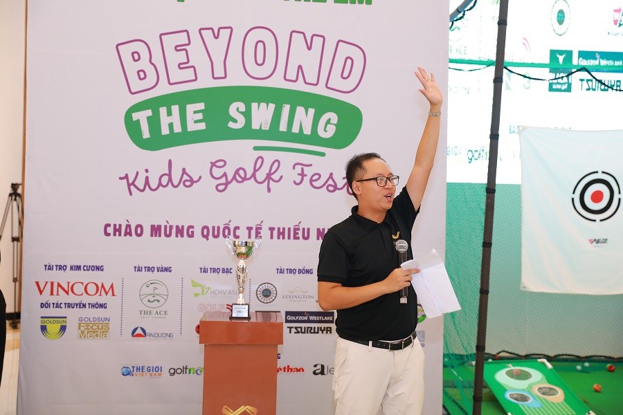 Ban tổ chức giao lưu cùng thiếu nhi và phụ huynh. Ban tổ chức giao lưu cùng thiếu nhi và phụ huynh.