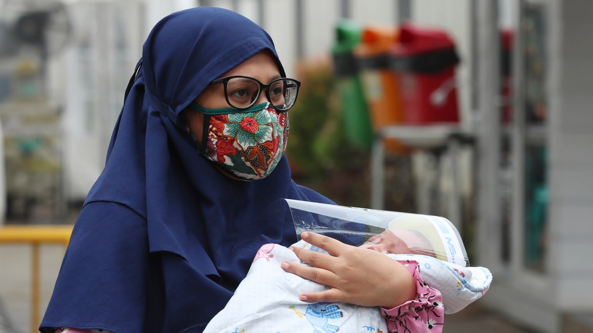 cap nhat 19h ngay 96 so ca mac o indonesia cao ky luc lao trang benh nhan covid 19 phap giai cuu hang khong