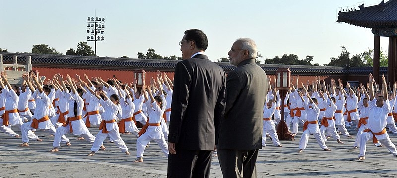Thủ tướng Ấn Độ Narendra Modi và người đồng cấp Trung Quốc Lý Khắc Cường chứng kiến sự kiện Yoga-Thái Cực Quyền tại thủ đô Bắc Kinh, ngày 15/5/2015.