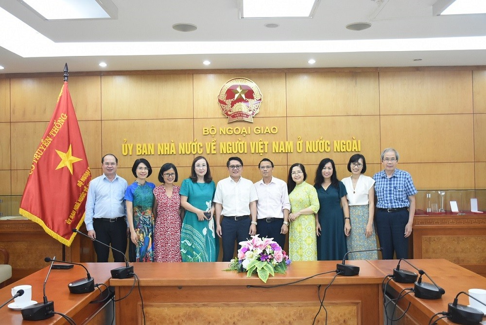 Phó Chủ nhiệm Ủy ban Nhà nước về người Việt Nam Ngô Trịnh Hà gặp mặt lãnh đạo hội đoàn.