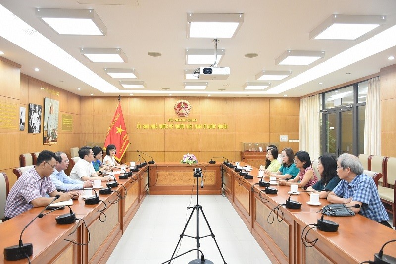 Phó Chủ nhiệm Ủy ban Nhà nước về người Việt Nam Ngô Trịnh Hà gặp mặt lãnh đạo hội đoàn.