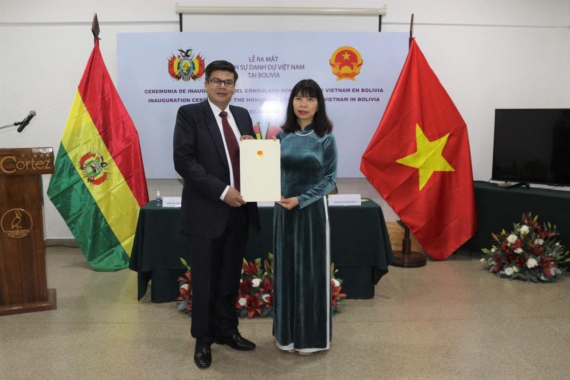 Đại sứ Phạm Thị Kim Hoa trình Thư ủy nhiệm lên Tổng thống Bolivia