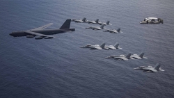 Điều b-52 tập trận cùng tàu sân bay ở biển Đông, mỹ định 'thay lời muốn nói'?