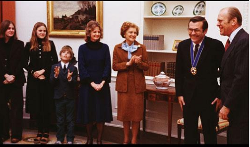 Cựu Bộ trưởng Quốc phòng Mỹ Donald Rumsfeld: Một cuộc đời không bình lặng