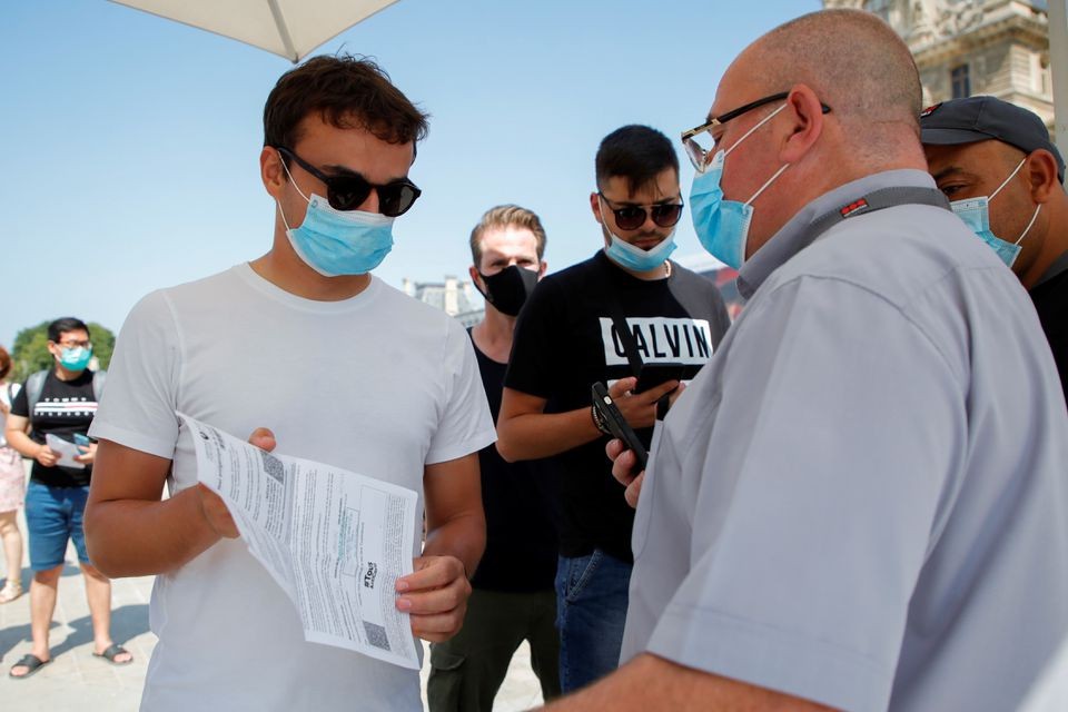 Các nhà chức trách nước này yêu cầu chứng minh tiêm vaccine hoặc chứng nhận âm tính với virus SARS-CoV-2 đối với những người đến các rạp chiếu phim, bảo tàng, sự kiện thể thao và các trung tâm văn hóa. Các nhà chức trách nước này yêu cầu chứng minh tiêm vaccine hoặc chứng nhận âm tính với virus SARS-CoV-2 đối với những người đến các rạp chiếu phim, bảo tàng, sự kiện thể thao và các trung tâm văn hóa.