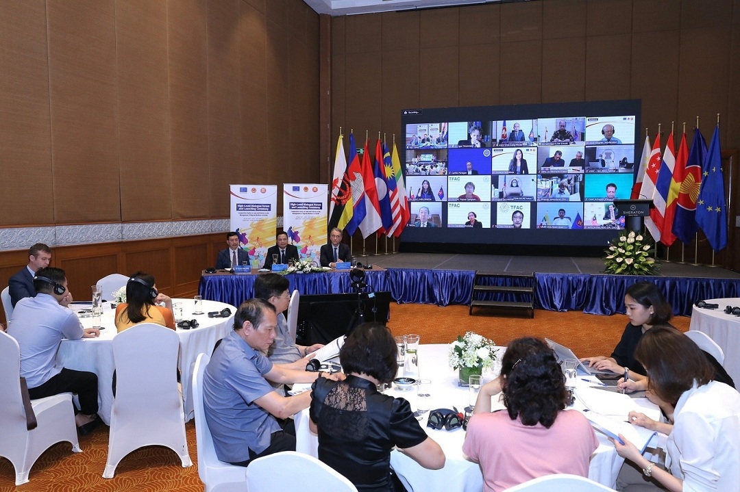 Chiều 20/4/2021, tại Hà Nội, Bộ Lao động- Thương binh và Xã hội tổ chức Diễn đàn trực tuyến đối thoại cấp cao về lao động di cư kết hợp Lễ ra mắt “Nghiên cứu So sánh về Quản lý Lao động Di cư trong ASEAN”. (Nguồn: TTXVN)