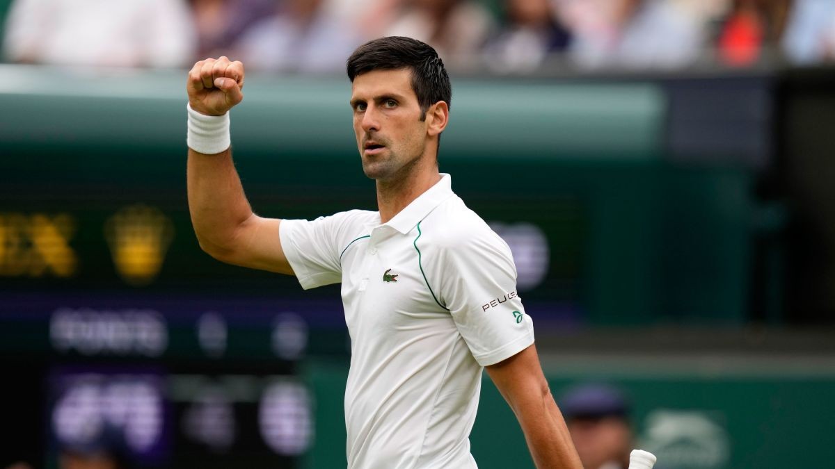 Novak Djokovic đối mặt với một “núi” áp lực tại Wimbledon 2022. (Nguồn: CNN)