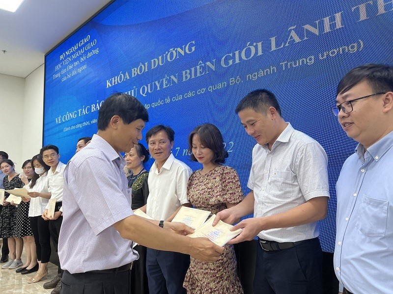 Khoá bồi dưỡng công tác bảo vệ chủ quyền biên giới lãnh thổ