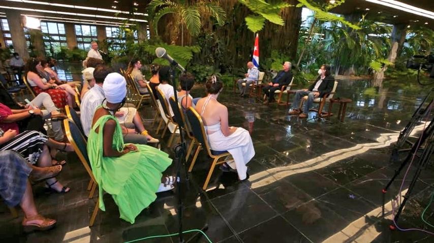 Chủ tịch Cuba Miguel Díaz-Canel đối thoại với thanh niên Mỹ ngày 15/7. 