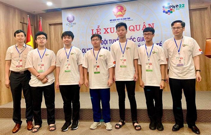 5 học sinh Việt Nam tham dự Olympic Vật lý quốc tế 2022. (Nguồn: Bộ GD&ĐT) 5 học sinh Việt Nam tham dự Olympic Vật lý quốc tế 2022. (Nguồn: Bộ GD&ĐT)