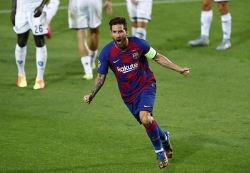 Messi rực sáng, Barcelona hạ Napoli và tiến vào tứ kết Champions League