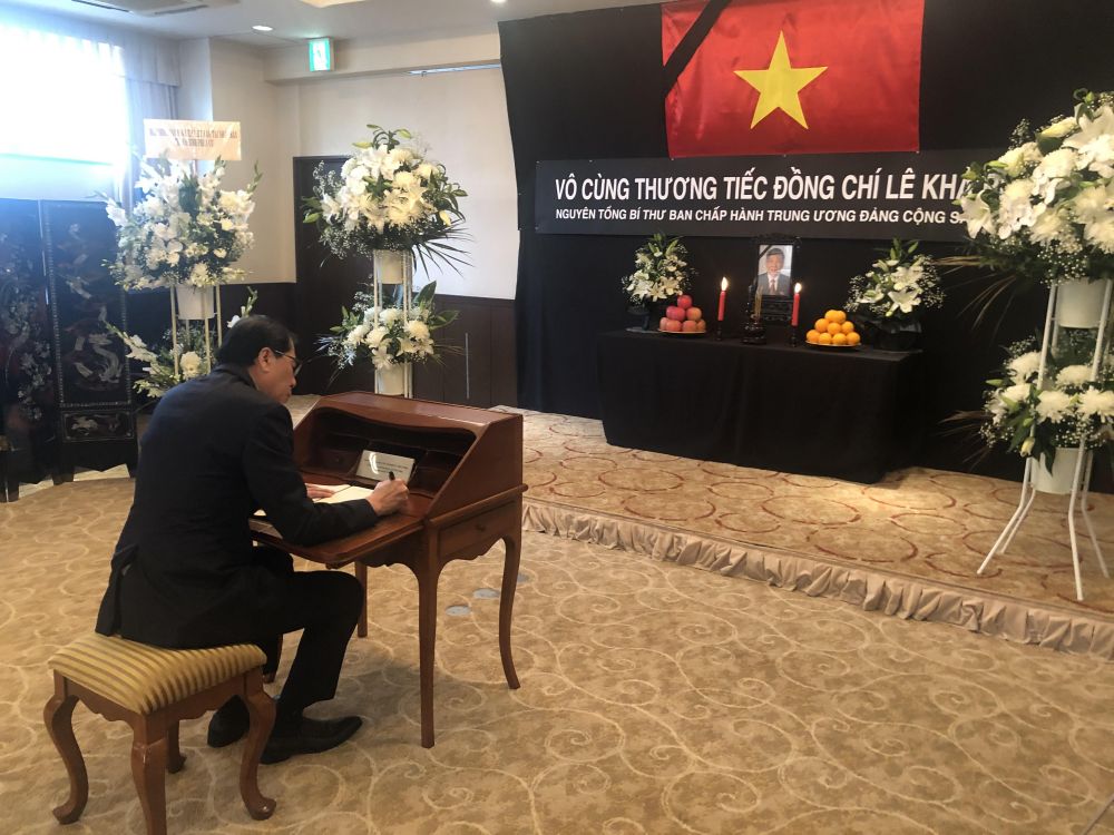 dai su quan viet nam o nuoc ngoai tien dua nguyen tong bi thu le kha phieu