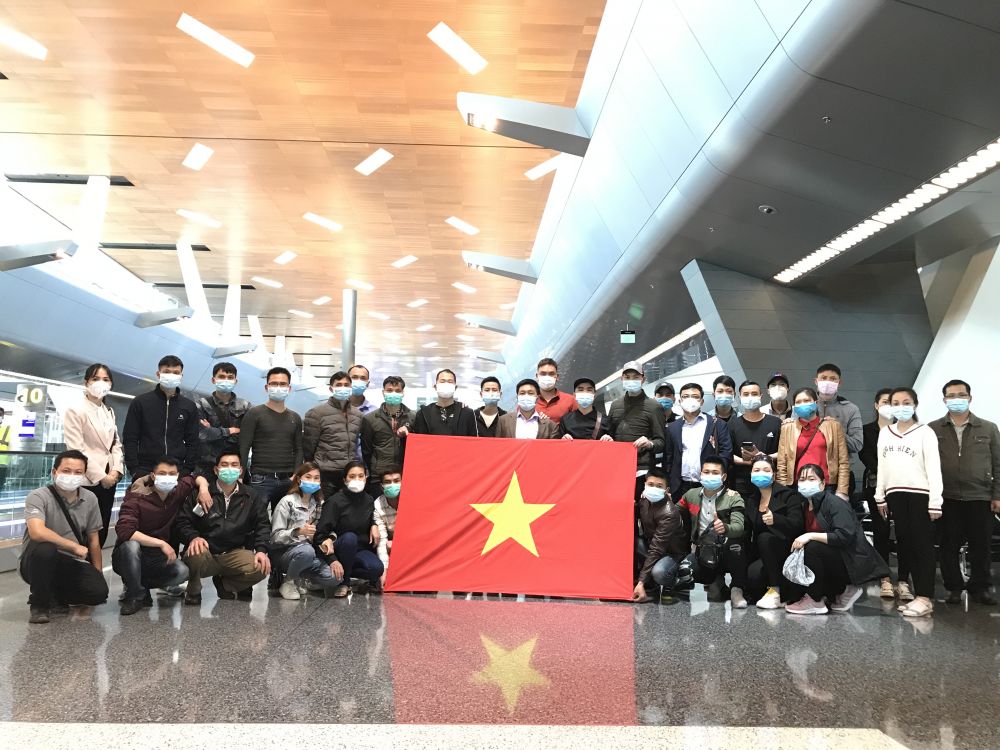 dich covid 19 dua 140 cong dan viet nam tu trung dong va chau phi ve nuoc