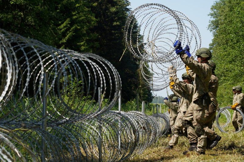 Nhằm chặn dòng người di cư trái phép, các nghị sĩ Litva thông qua việc xây dừng hàng rào dọc biên giới. (Nguồn: Reuters)