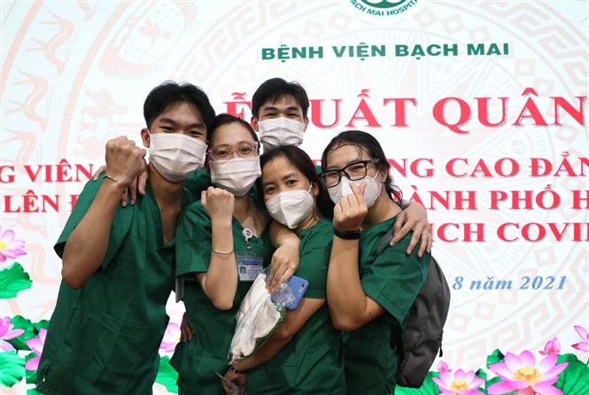 Sinh viên trường Cao đẳng Y tế Bạch Mai tại lễ xuất quân hỗ trợ TP Hồ Chí Minh chống dịch Covid-19. (Nguồn: TTXVN)